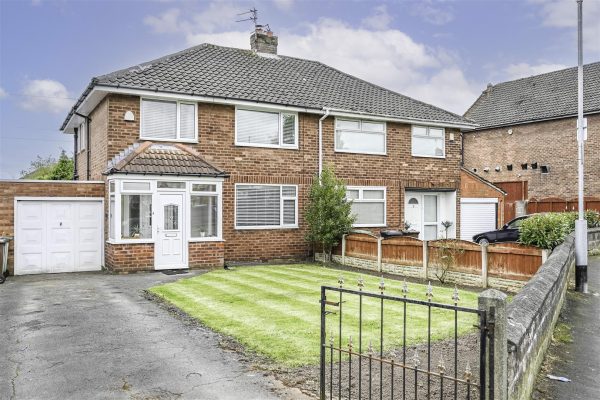 Haileybury Avenue, Aintree Village